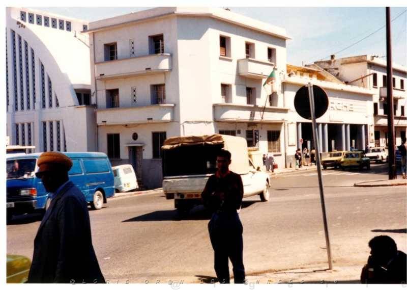 826  1988 MARCHE DE LA GARE ET POSTE DE POLICE 2.JPG